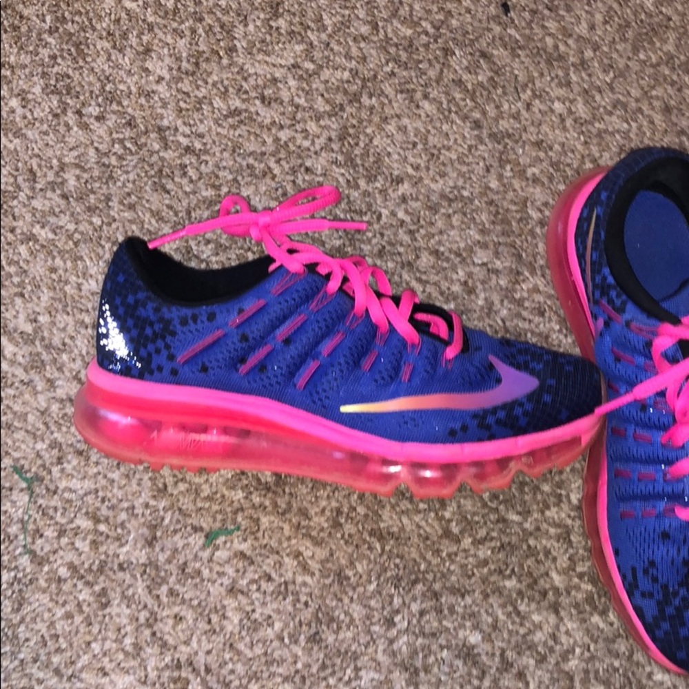 Women’s Nike gym shoes - Picture 2 of 2